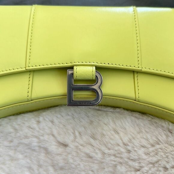 Balenciaga Hourglass Leather Wallet on Chain in Lime Green - Picture 4 of 10